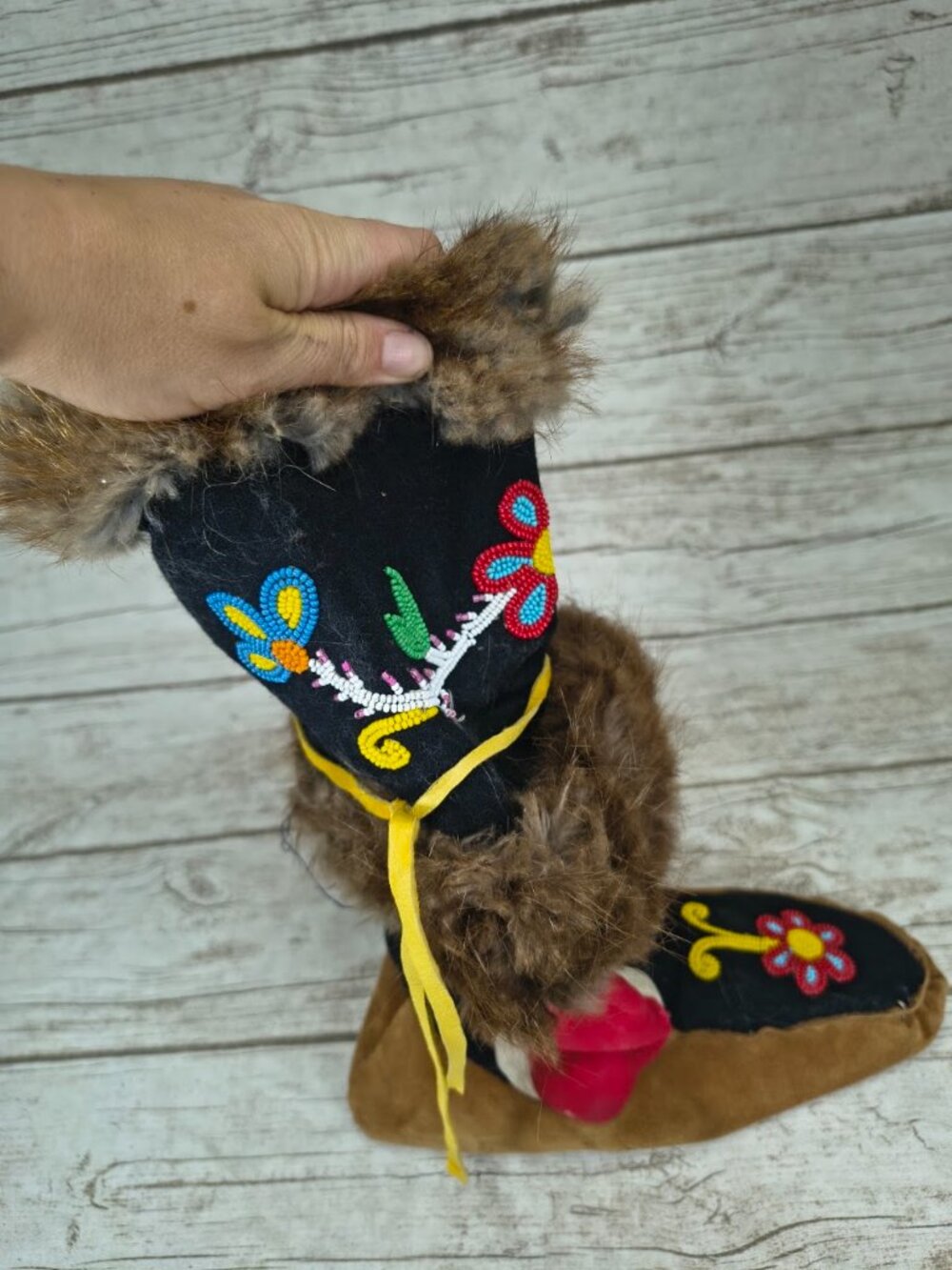 Handmade Native American Beaded Fur Mocassin Boots - Picture 9 of 11